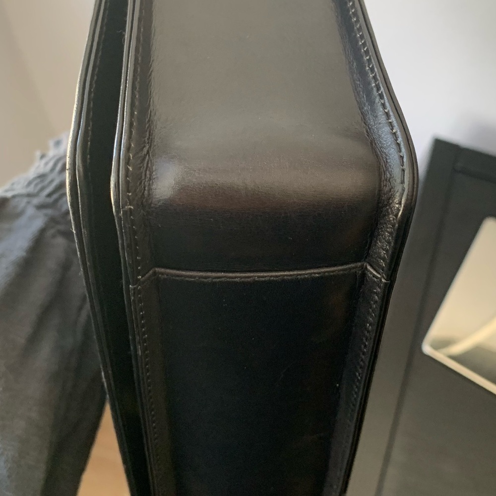(41) GUCCI 80s Crossbody - Picture 11 of 13